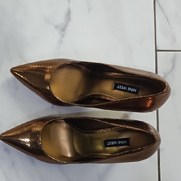 Elegant Bronze High Heels/ Brand New/ Size 8.5 - Picture 9 of 9